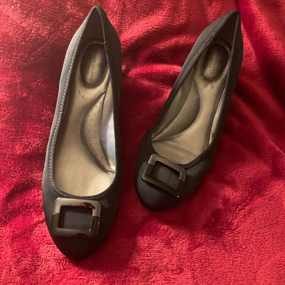 Bandolino b flexible slip on wedges